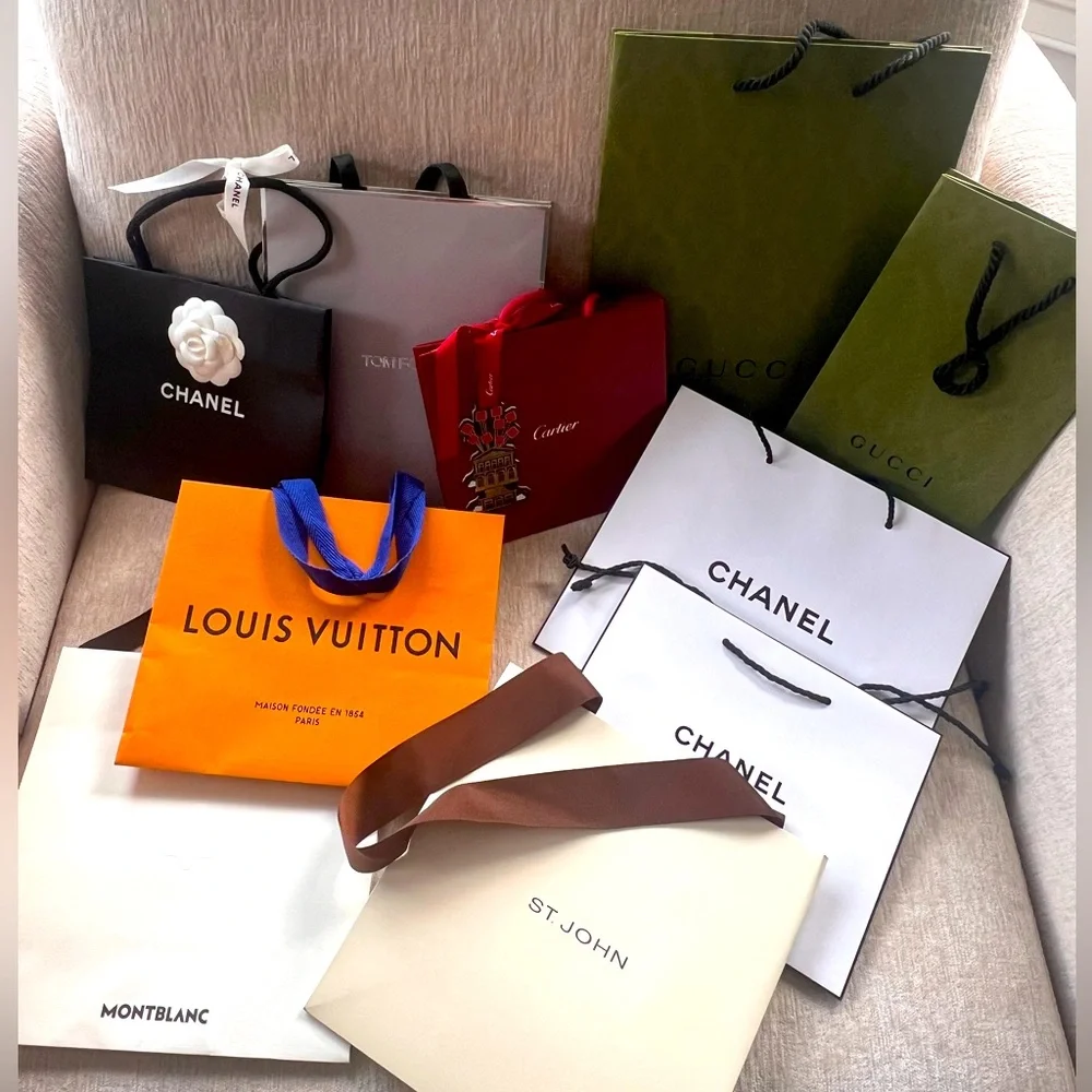 Bundle of original Gucci, Louis Vuitton, Chanel, St. John Luxury bags. - Picture 2 of 9